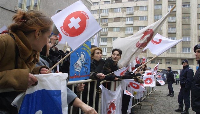 România imbolnavita de medici platiti cu 400 euro pe lună. România imbolnavita de medici platiti cu 400 euro pe lună.