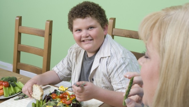 Care sunt copiii cu cele mai mari sanse de a deveni obezi? Iata semnele care la care trebuie sa fim atenti