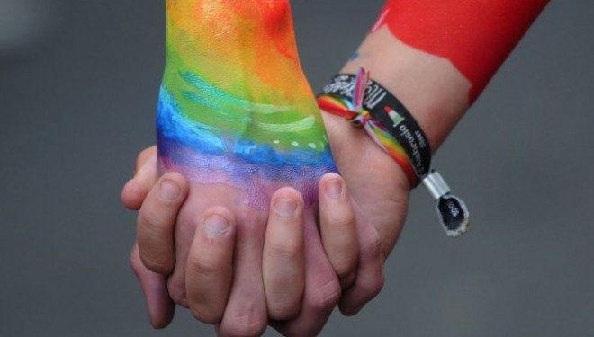 OMS recomanda cu fermitate barbatilor homosexuali sa ia tratament prevenitiv impotriva SIDA OMS recomanda cu fermitate barbatilor homosexuali sa ia tratament prevenitiv impotriva SIDA