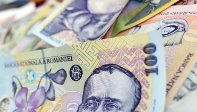 Ca să dea câte 100 de lei la pensionari, Guvernul a sacrificat medicii, asistenții, profesorii și salariații din mediul privat Ca să dea câte 100 de lei la pensionari, Guvernul a sacrificat medicii, asistenții, profesorii și salariații din mediul privat