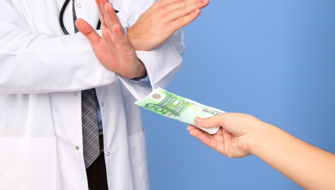 Medicii nu pot primi “atenții” nici înainte, nici după actul medical Medicii nu pot primi “atenții” nici înainte, nici după actul medical