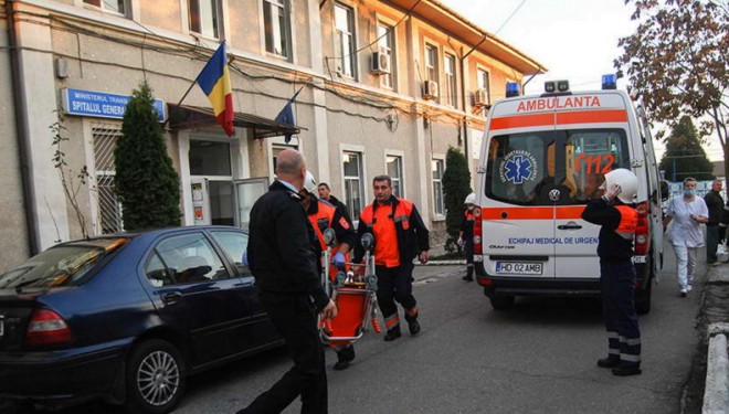 Spital in flacari . PANICA. Bolnavii si personalul medical evacuati Spital in flacari . PANICA. Bolnavii si personalul medical evacuati