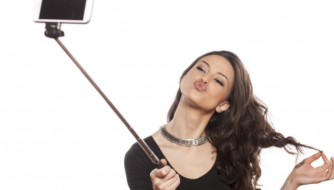 De la modă la viciu: Ce ascunde, de fapt, un selfie?