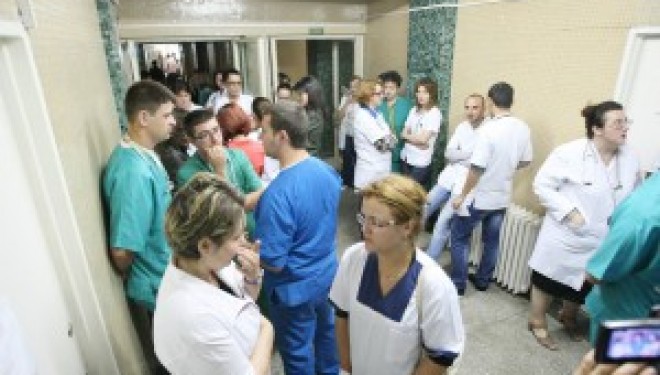 Retribuţia „unitară” din Sănătate, care nu ţine cont de performanţă şi de volumul de muncă, îi nemulţumeşte pe cei din Urgenţele timişorene Retribuţia „unitară” din Sănătate, care nu ţine cont de performanţă şi de volumul de muncă, îi nemulţumeşte pe cei din Urgenţele timişorene