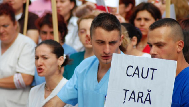 ABERAȚIE! Academia Română vrea să-i oblige pe absolvenții de medicină să lucreze în țară la terminarea facultății! Ce spun studenții de la Timișoara? ABERAȚIE! Academia Română vrea să-i oblige pe absolvenții de medicină să lucreze în țară la terminarea facultății! Ce spun studenții de la Timișoara?