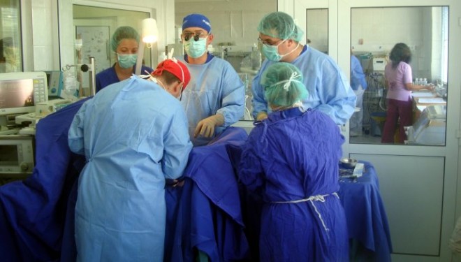 La fiecare 30 de minute, un roman moare de infarct La fiecare 30 de minute, un roman moare de infarct