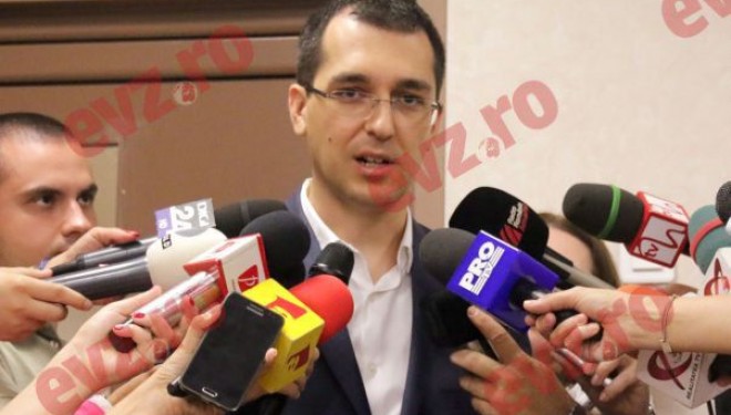 Vlad Voiculescu, către viitorii medici specialiști: Îmi cer scuze! Culmea, nici acum n-a reparat greșeala Vlad Voiculescu, către viitorii medici specialiști: Îmi cer scuze! Culmea, nici acum n-a reparat greșeala