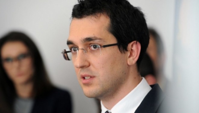 Vlad Voiculescu: Un medic care a pus la îndoială autoritatea lui Mihai Lucan a fost lovit și amenințat Vlad Voiculescu: Un medic care a pus la îndoială autoritatea lui Mihai Lucan a fost lovit și amenințat