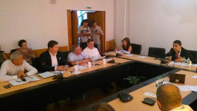 Prefectul apasă pe acceleraţie. Au fost abordate mai multe probleme ieri, la Colegiul prefectural Prefectul apasă pe acceleraţie. Au fost abordate mai multe probleme ieri, la Colegiul prefectural