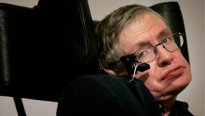Stephen Hawking acuză Guvernul britanic pentru „criza” din sistemul național de sănătate Stephen Hawking acuză Guvernul britanic pentru „criza” din sistemul național de sănătate