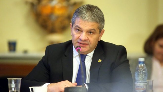 „STATUL VA CONCURA SERIOS CU PRIVATUL“. Interviu cu prof. dr. Florian Bodog, ministrul Sănătății. „STATUL VA CONCURA SERIOS CU PRIVATUL“. Interviu cu prof. dr. Florian Bodog, ministrul Sănătății.