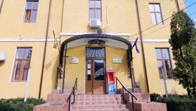 Locuitorii din Ocnele Mari se solidaridează! Nu vor să se închidă un cabinet medical. Locuitorii din Ocnele Mari se solidaridează! Nu vor să se închidă un cabinet medical.