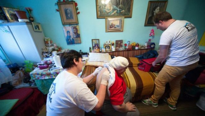 „Butonul care salvează vieți”. Teleasistență medicală pentru vârstnici „Butonul care salvează vieți”. Teleasistență medicală pentru vârstnici