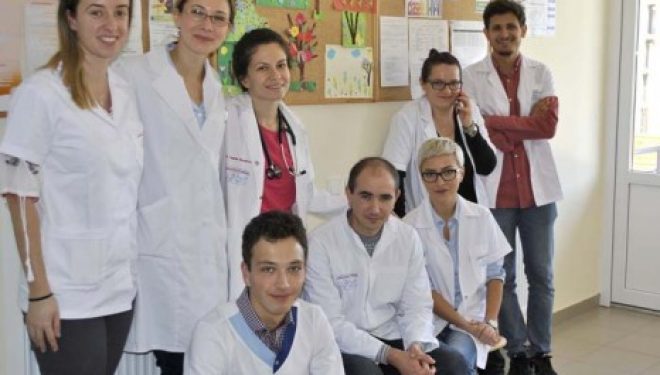 Sănătate şi la sate: Un tânăr doctor aduce în Bihor o caravană de medici voluntari, pentru consultaţii gratuite la ţară Sănătate şi la sate: Un tânăr doctor aduce în Bihor o caravană de medici voluntari, pentru consultaţii gratuite la ţară