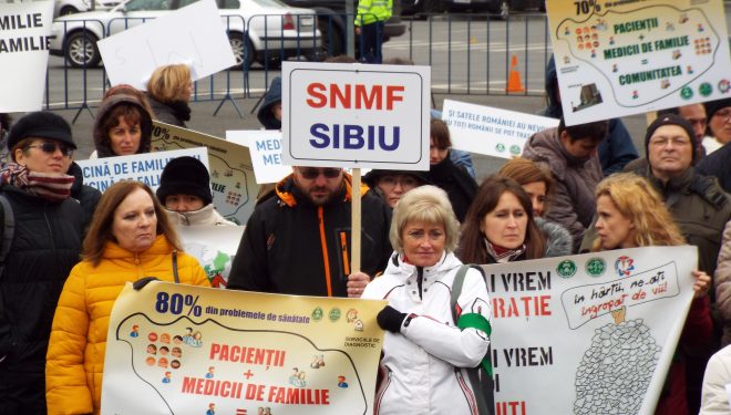 UPDATE: Protestul din Piața Victoriei al medicilor de familie, încheiat cu promisiuni. Tudose: Au foarte multă dreptate! / VIDEO UPDATE: Protestul din Piața Victoriei al medicilor de familie, încheiat cu promisiuni. Tudose: Au foarte multă dreptate! / VIDEO
