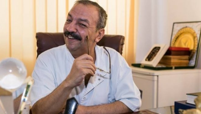 Scandal uriaş după moartea esteticianului vedetelor. Familia acuză spitalul şi cere 60 de milioane de euro despăgubiri Scandal uriaş după moartea esteticianului vedetelor. Familia acuză spitalul şi cere 60 de milioane de euro despăgubiri