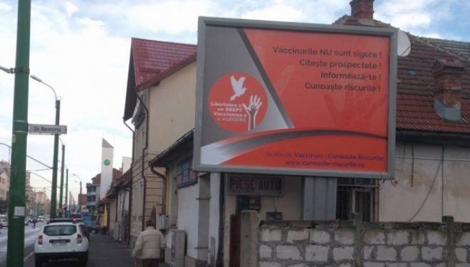 Direcțiile de sănătate publică îi vor amenda pe cei care montează panouri publicitare anti-vaccinare Direcțiile de sănătate publică îi vor amenda pe cei care montează panouri publicitare anti-vaccinare