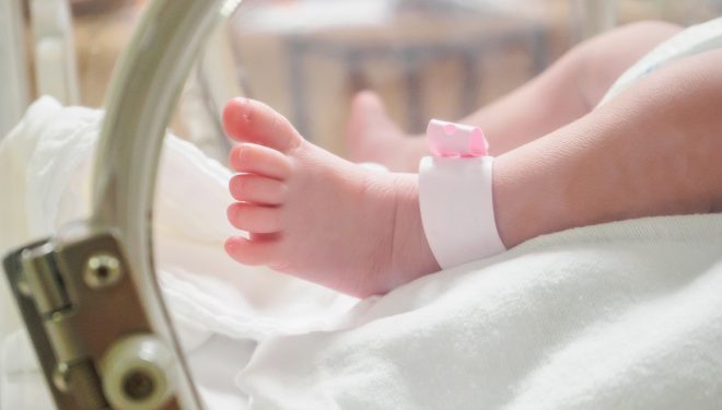 Alertă la Spitalul de Urgenţă Vaslui. Doi bebeluși născuți prematur, infectați cu un virus necunoscut Alertă la Spitalul de Urgenţă Vaslui. Doi bebeluși născuți prematur, infectați cu un virus necunoscut