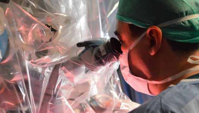 Cancerul
de prostată poate fi tratat cu succes prin chirurgia robotică. Care sunt
avantajele Cancerul
de prostată poate fi tratat cu succes prin chirurgia robotică. Care sunt
avantajele