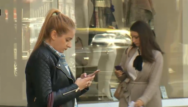 Care sunt semnele dependenţei de social media și cum putem sta mai puțin cu ochii în telefon Care sunt semnele dependenţei de social media și cum putem sta mai puțin cu ochii în telefon