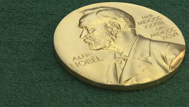 Cercetătorii William G. Kaelin Jr, Sir Peter J.
Ratcliffe şi Gregg L. Semenza au câştigat premiul Nobel pentru Medicină Cercetătorii William G. Kaelin Jr, Sir Peter J.
Ratcliffe şi Gregg L. Semenza au câştigat premiul Nobel pentru Medicină