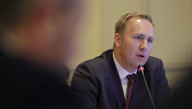 Victor Costache îi cere bani lui Ludovic Orban pentru sănătate. Reacţia premierului Victor Costache îi cere bani lui Ludovic Orban pentru sănătate. Reacţia premierului