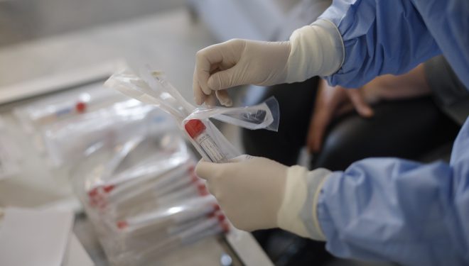 Un bărbat care nu a ieșit din casă de un an jumătate, prima infecție cu COVID la Șimleu Silvaniei Un bărbat care nu a ieșit din casă de un an jumătate, prima infecție cu COVID la Șimleu Silvaniei