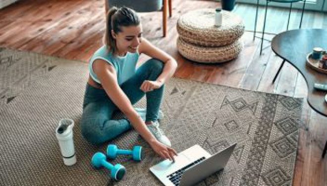 MedLife încurajează mişcarea acasă prin programul HomeClass MedLife, antrenamente desfăşurate sub supravegherea unui specialist MedLife încurajează mişcarea acasă prin programul HomeClass MedLife, antrenamente desfăşurate sub supravegherea unui specialist