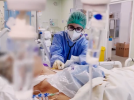 RoVaccinare: Minunea din ATI. O femeie care a stat intubată două luni cu COVID-19 a născut o fetiță sănătoasă
